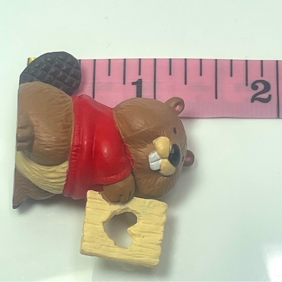 BNWT Vintage 1993 Hallmark Merry Miniature Beaver with Heart Cut Out - Picture 6 of 11